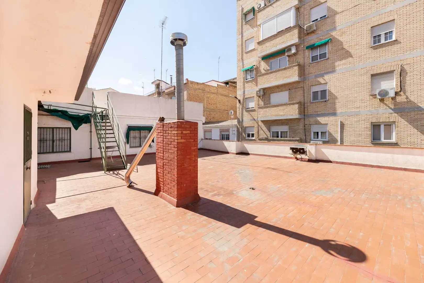 Exterior view of Buildings for sale in Granada