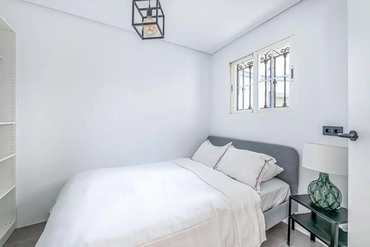 Bedroom of Flat for rent in Marbella  with Air Conditioner, Heating and Terrace