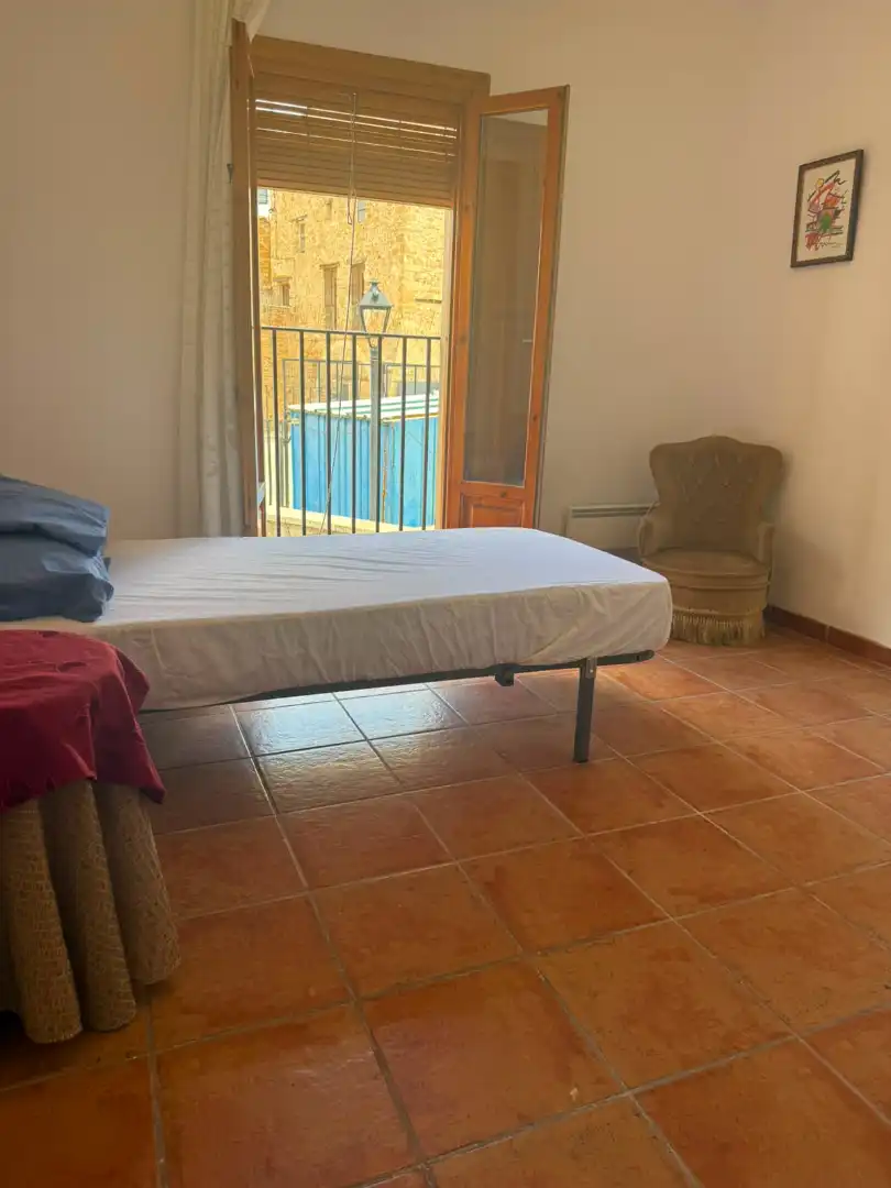 Dormitori de Casa adosada en venda en Cortes de Arenoso amb Calefacció, Moblat i Forn