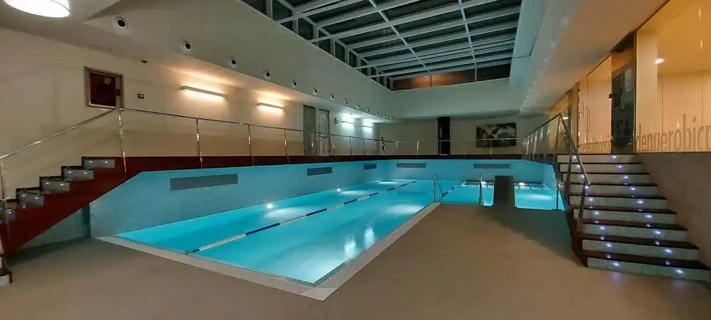 Piscina de Piso en venta en A Coruña Capital  con Calefacción, Jardín privado y Trastero