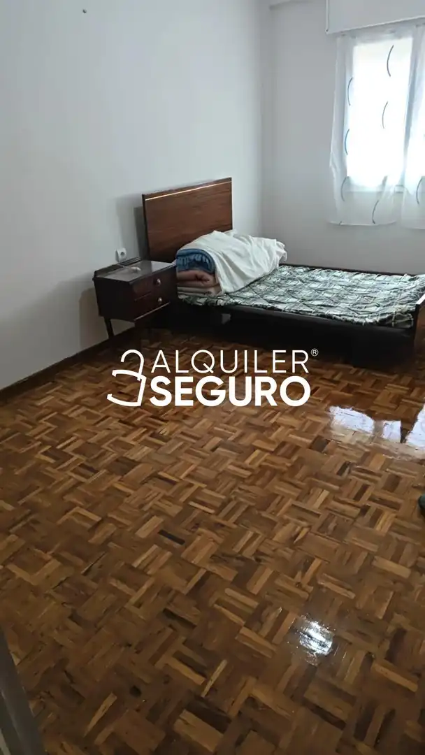 Habitación de Piso de alquiler en Aranda de Duero con Calefacción, Terraza y Trastero