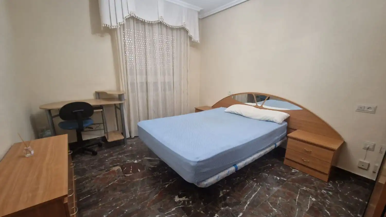 Habitación de Piso en venta en Jaén con Calefacción, Terraza y Balcón