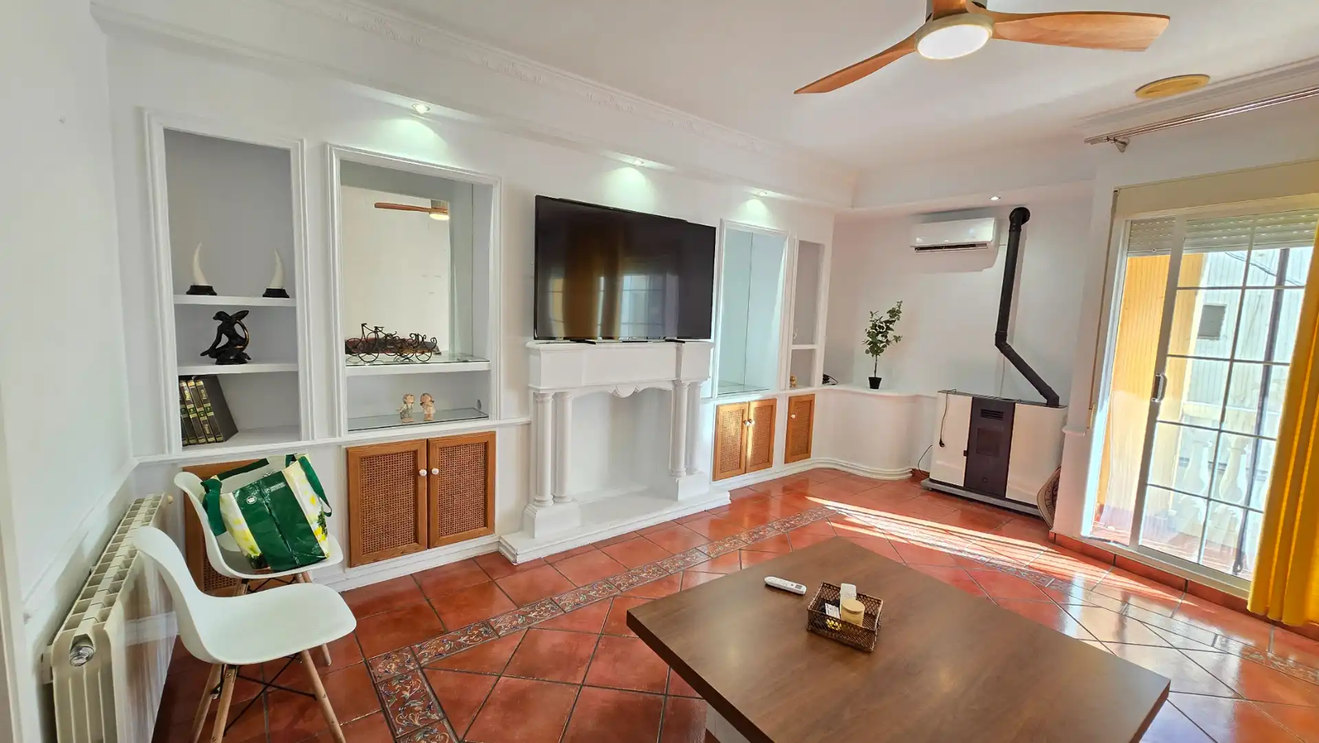 House with terrace for sale in J. Muñoz Chaves 8, imagen 2