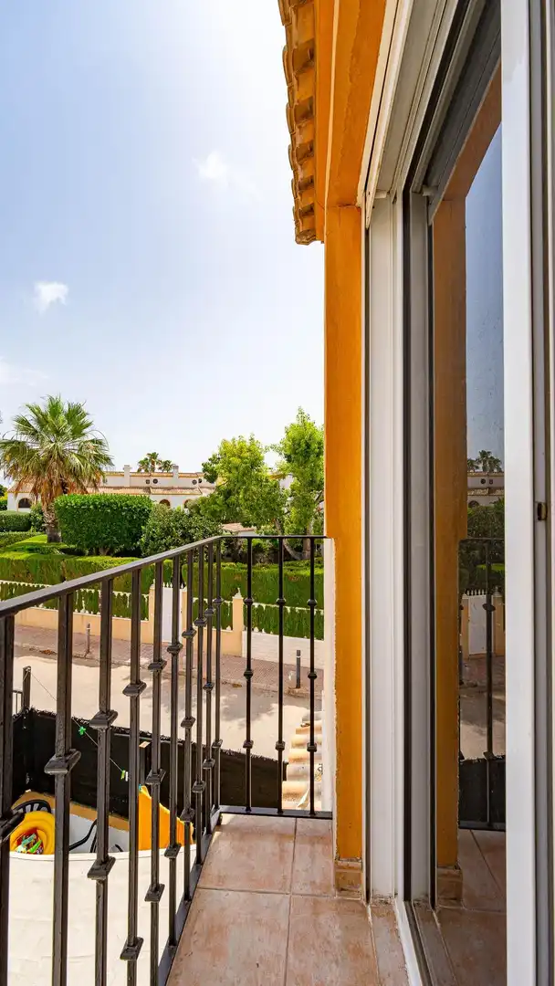 Terrassa de Casa o xalet en venda en Torrevieja amb Moblat, Balcó i Piscina comunitària