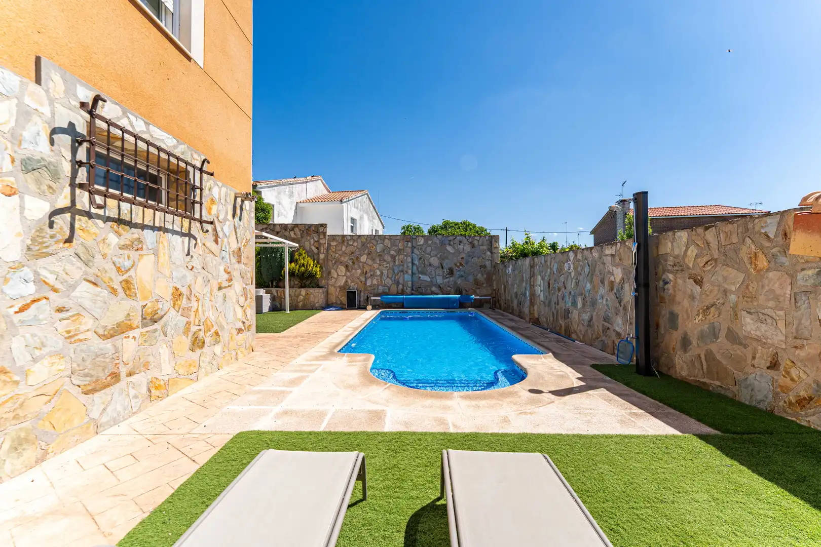 Piscina de Casa o chalet en venta en Serranillos del Valle con Aire acondicionado, Calefacción y Jardín privado
