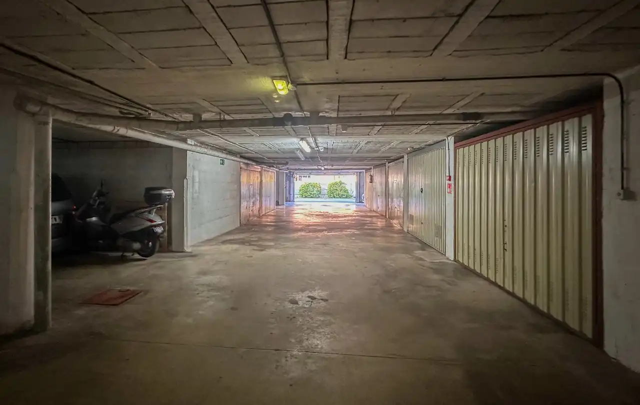 Parking de Dúplex en venta en Santa Cruz de Bezana con Calefacción y Amueblado