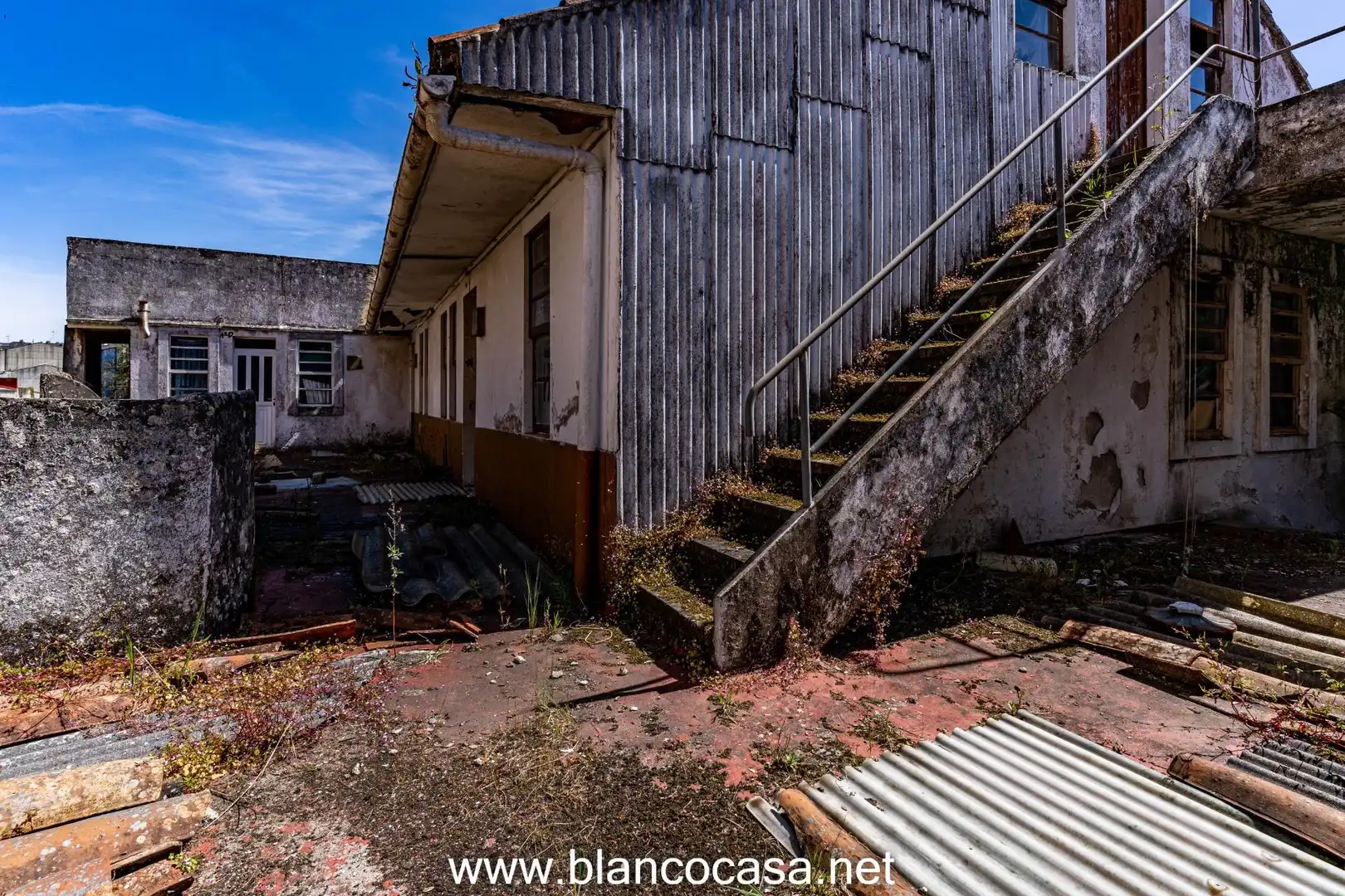 Vista exterior de Casa o xalet en venda en Carballo amb Jardí privat