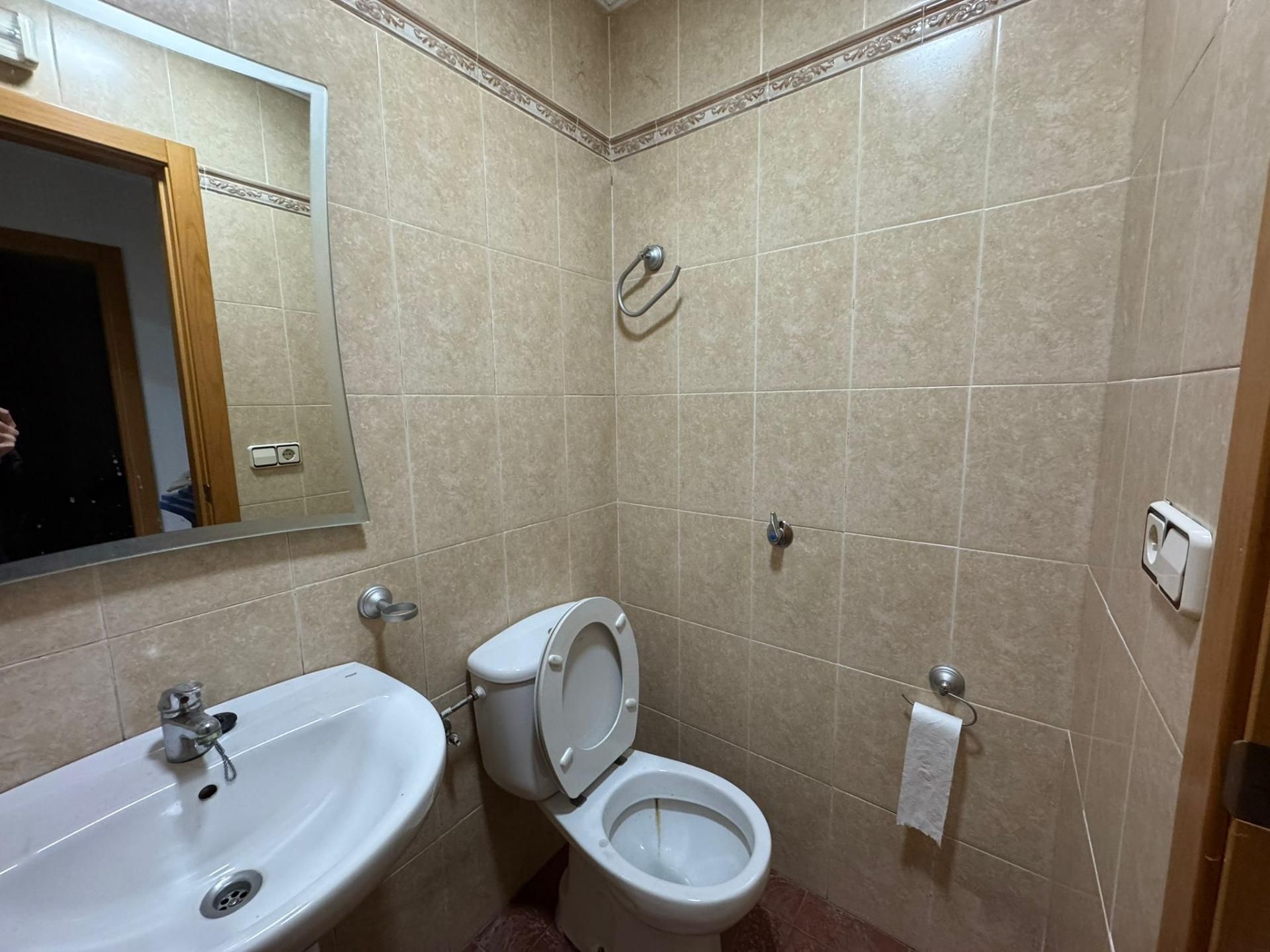 Bany de Local de lloguer en Llíria amb Aire condicionat