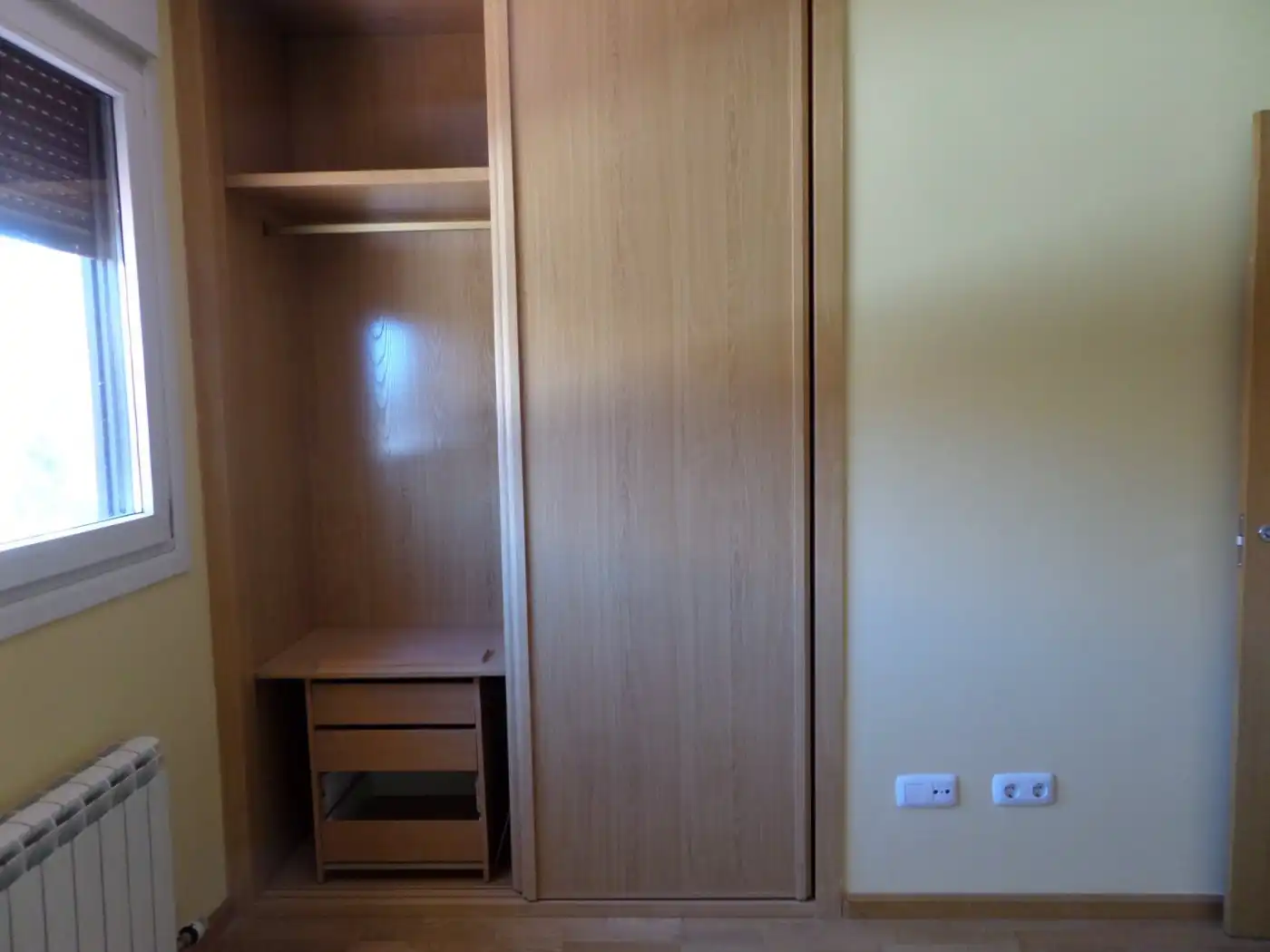 Habitación de Casa adosada en venta en Laguna de Duero con Calefacción, Terraza y Trastero