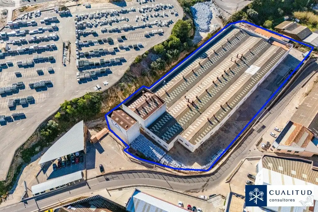 Parkplatz von Fabrikhallen zur Miete in L'Alcora