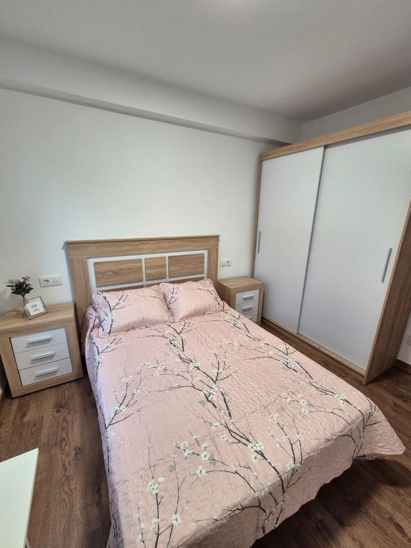 Bedroom of Flat to rent in A Coruña Capital   with Parquet flooring, Furnished and Oven