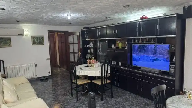 Wohnzimmer von Wohnung zum Verkauf in Cornellà de Llobregat mit Klimaanlage, Heizung und Ofen