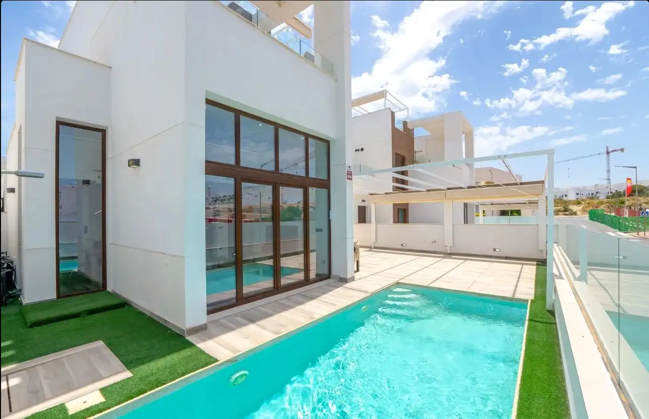 Chalet con piscina en venta en N/A