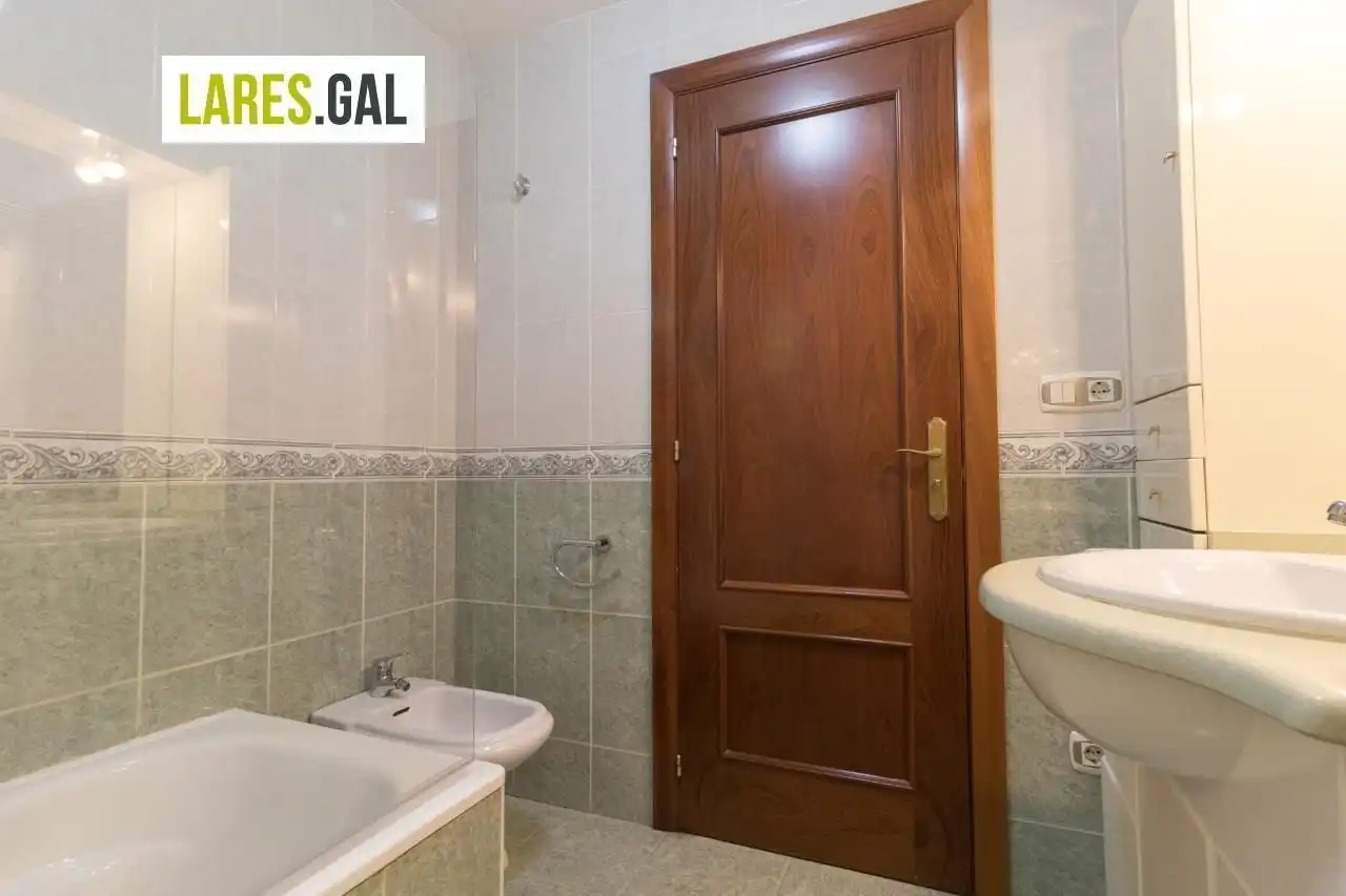 Bathroom of Flat for sale in Cangas   with Heating and Storage room