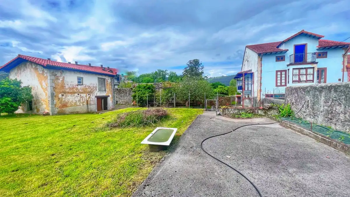 Garden of Buildings for sale in Solórzano