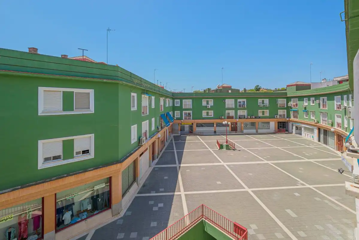Exterior view of Flat for sale in Camas  with Air Conditioner, Heating and Storage room