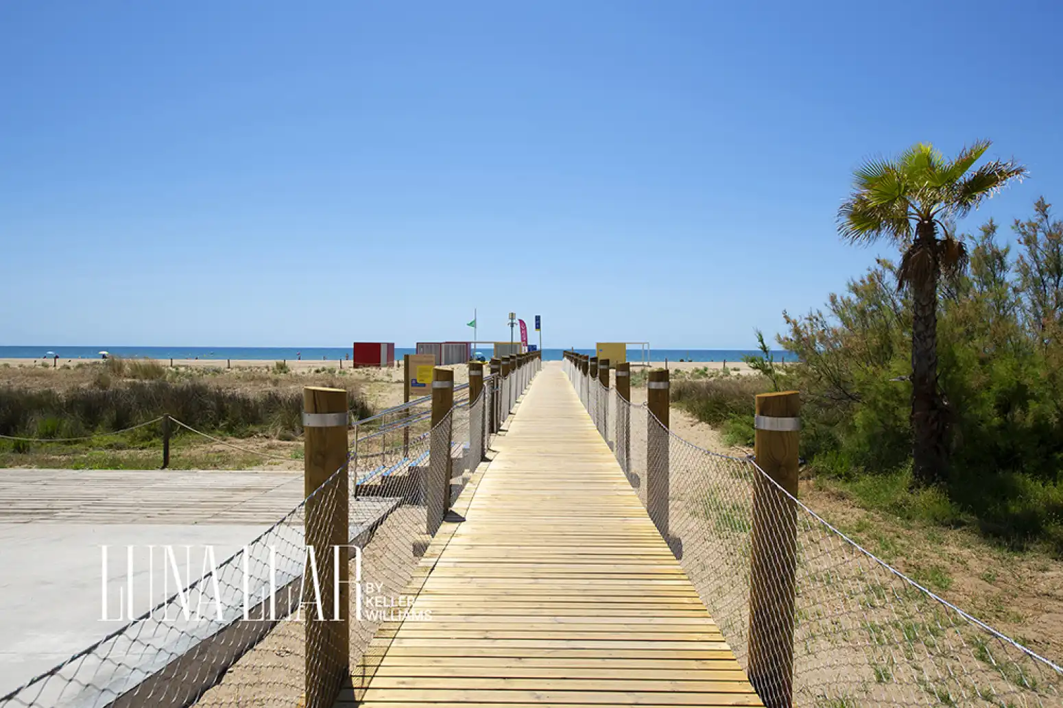 Exterior view of Flat for sale in Castelldefels  with Terrace, Swimming Pool and Community pool