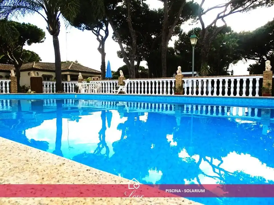 Swimming pool of Houses for sale in Chiclana de la Frontera  with Air Conditioner, Heating and Private garden