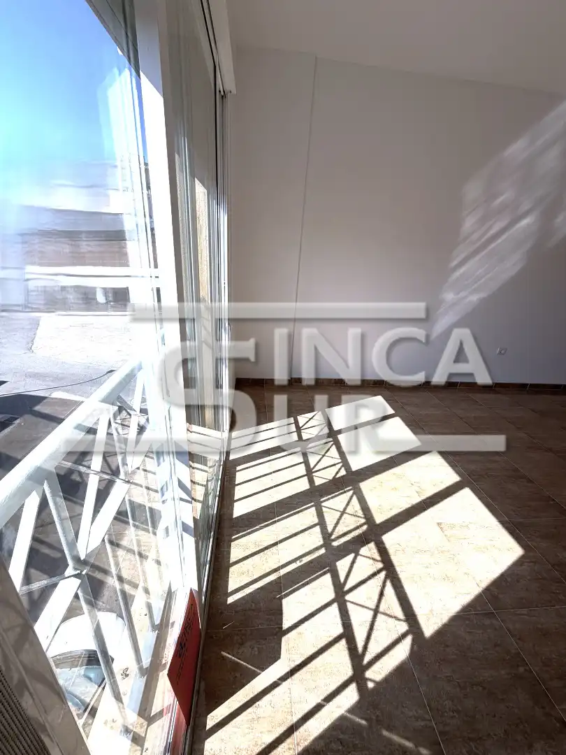 Piso en venta en Roquetas de Mar con Balcón