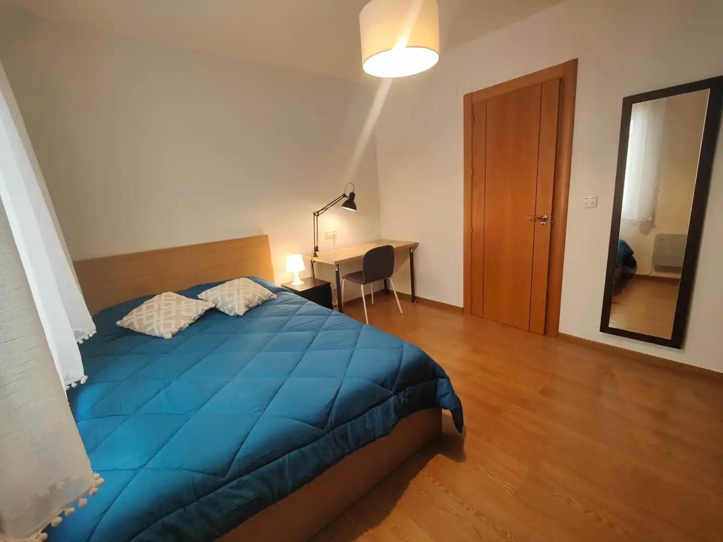 Habitación de Piso de alquiler en Granada con Aire acondicionado, Calefacción y Amueblado