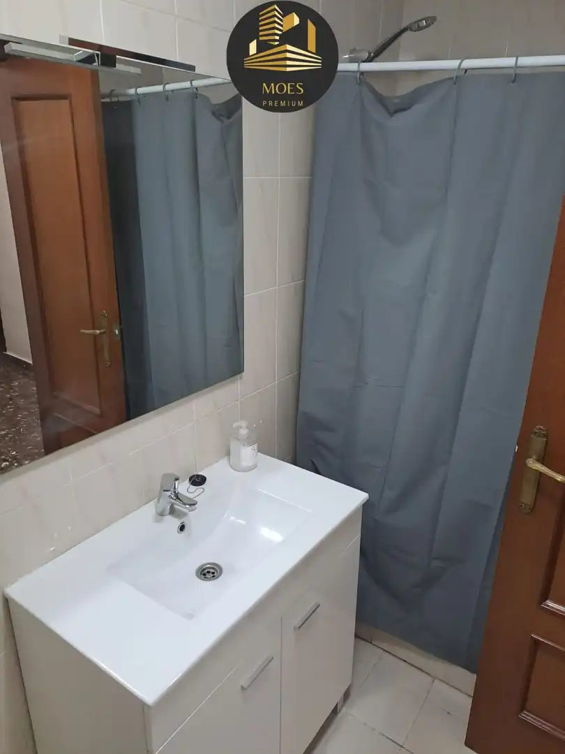 Baño de Piso de alquiler en Jaén con Aire acondicionado, Calefacción y Balcón