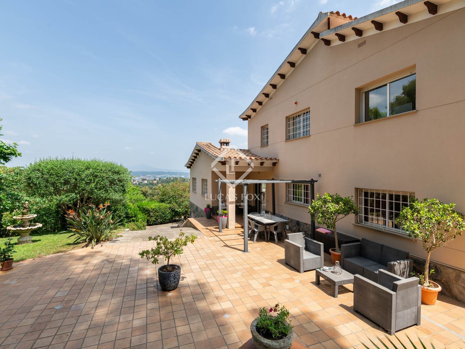 Vista exterior de Casa o xalet en venda en Sant Cugat del Vallès amb Calefacció, Jardí privat i Terrassa