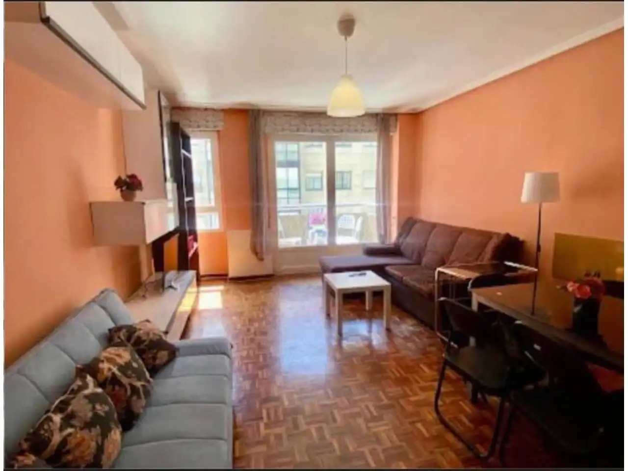 Living room of Flat for rent in Burgos  with Heating, Parquet flooring and Terrace