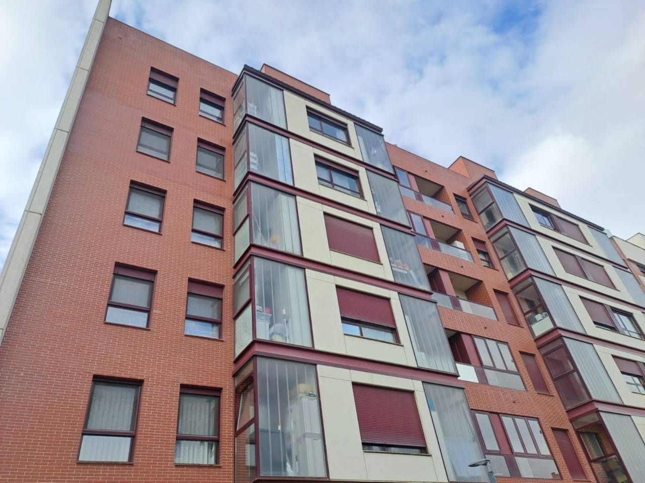 Vista exterior de Pis en venda en Burgos Capital amb Calefacció, Parquet i Terrassa