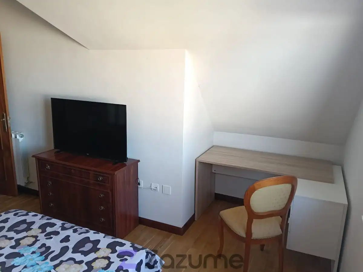 Schlafzimmer von Wohnung zur Miete in Valverde de la Virgen mit Heizung, Parkett und Möbliert