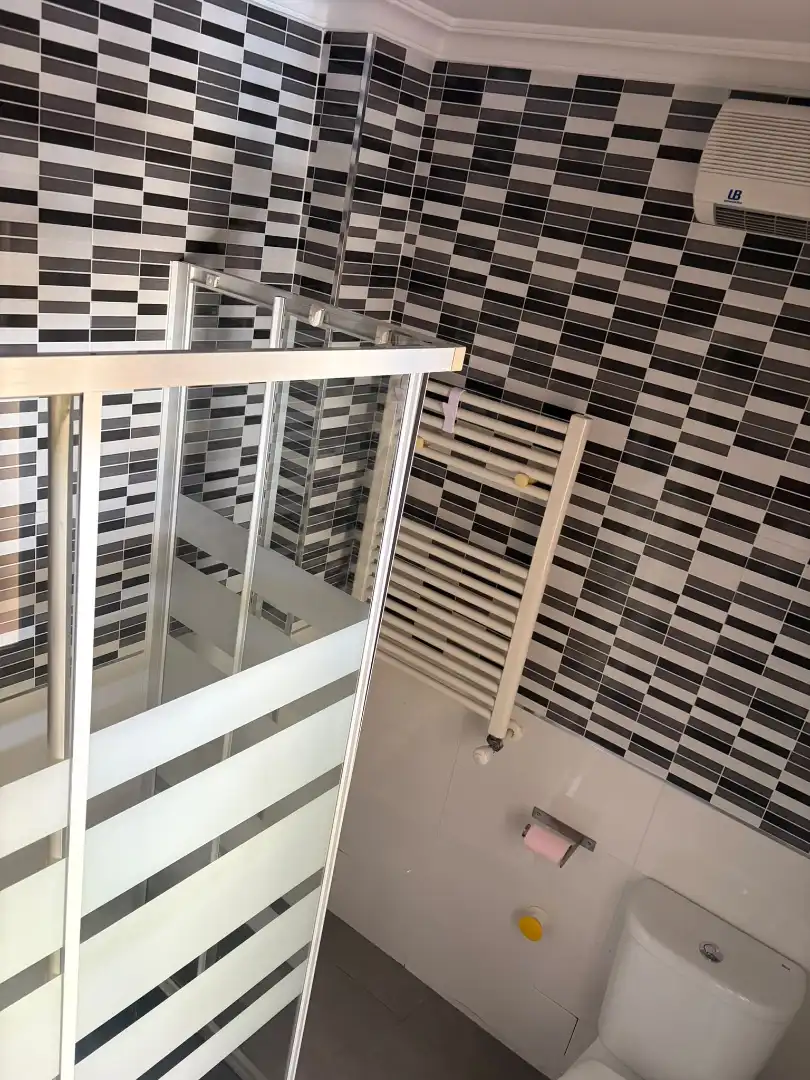 Baño de Casa o chalet en venta en Madrid con Calefacción, Jardín privado y Terraza