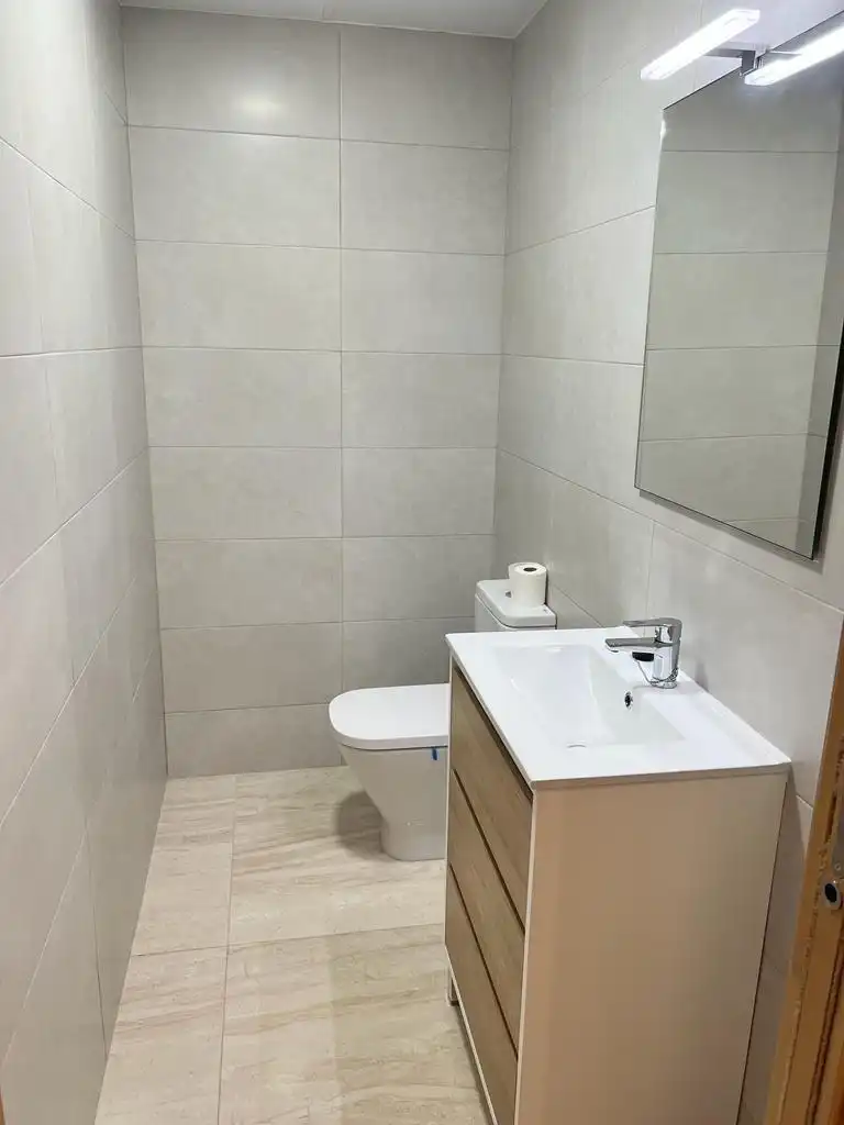 Baño de Piso de alquiler en Cartagena con Aire acondicionado, Calefacción y Amueblado