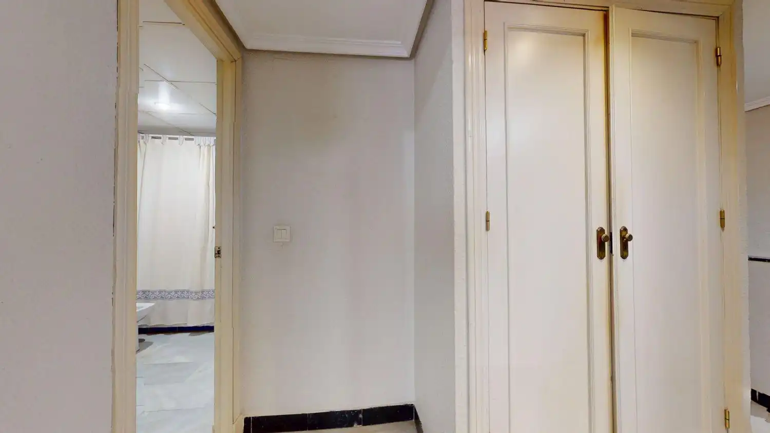 Wohnung zum Verkauf in San Juan de Aznalfarache mit Klimaanlage, Heizung und Abstellraum