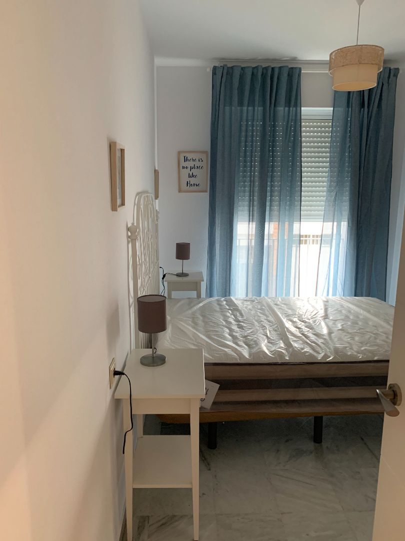 Habitación de Apartamento de alquiler en Jerez de la Frontera con Aire acondicionado, Calefacción y Amueblado