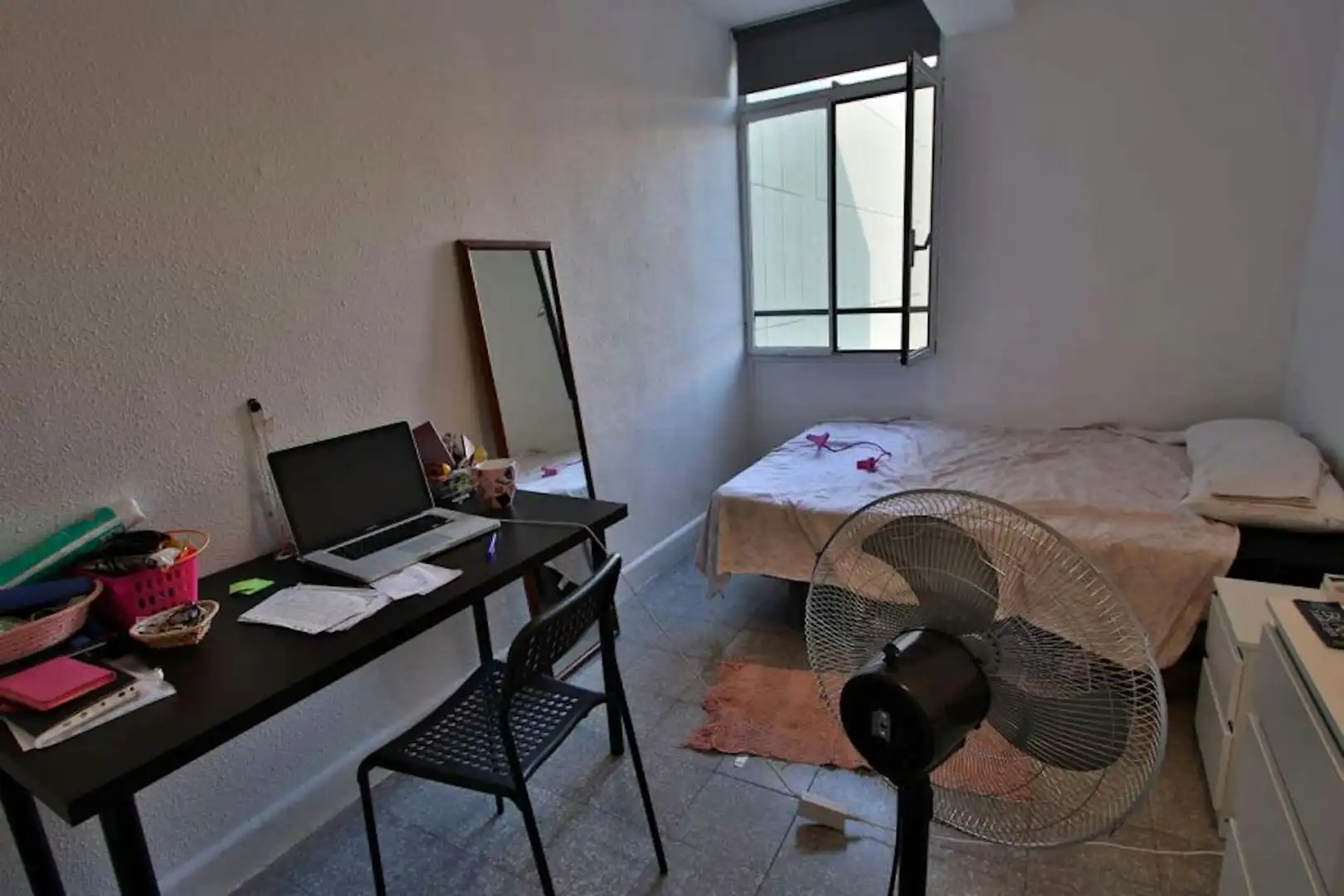 Habitación de Piso para compartir en Valencia con Calefacción, Lavadora y TV
