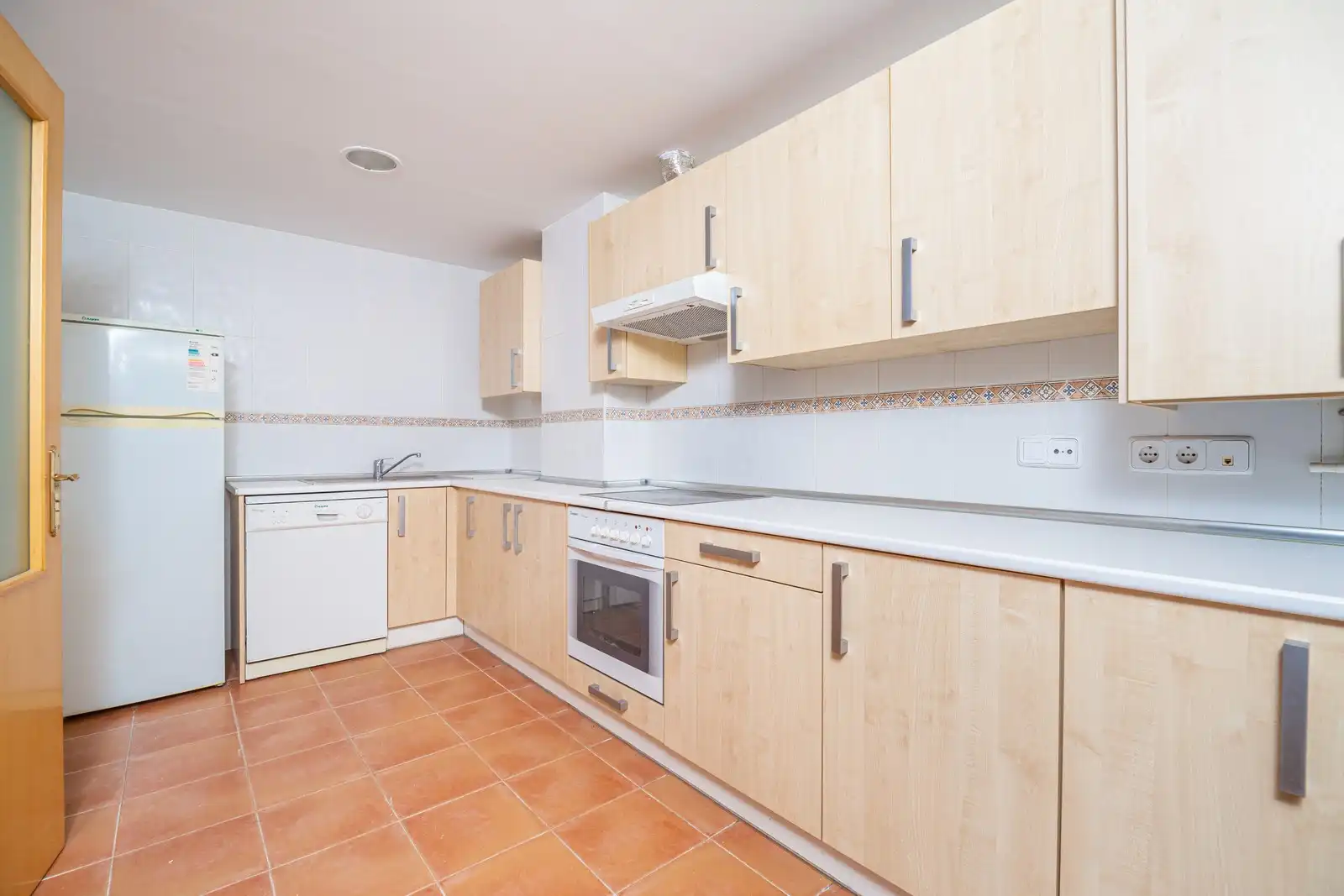 Kitchen of Flat for sale in Aranjuez  with Air Conditioner, Terrace and Storage room