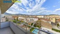 Vista exterior de Àtic en venda en Banyoles amb Aire condicionat