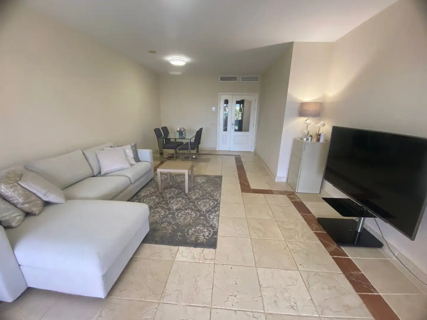 Piso con piscina en venta en Calle Pico Alcazaba 21, imagen 2