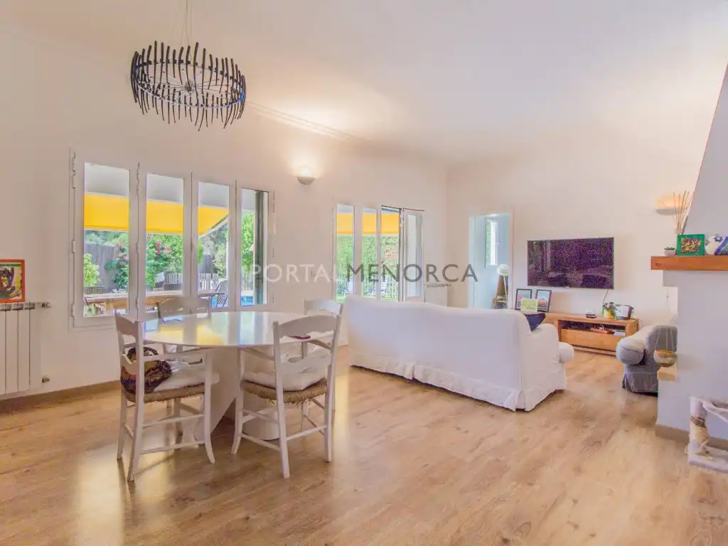 Sala d'estar de Casa o xalet en venda en Alaior amb Aire condicionat, Jardí privat i Piscina