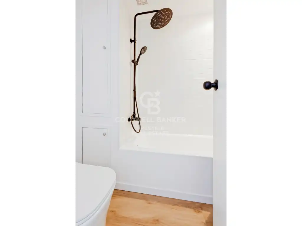 Bathroom of Houses for sale in Esplugues de Llobregat