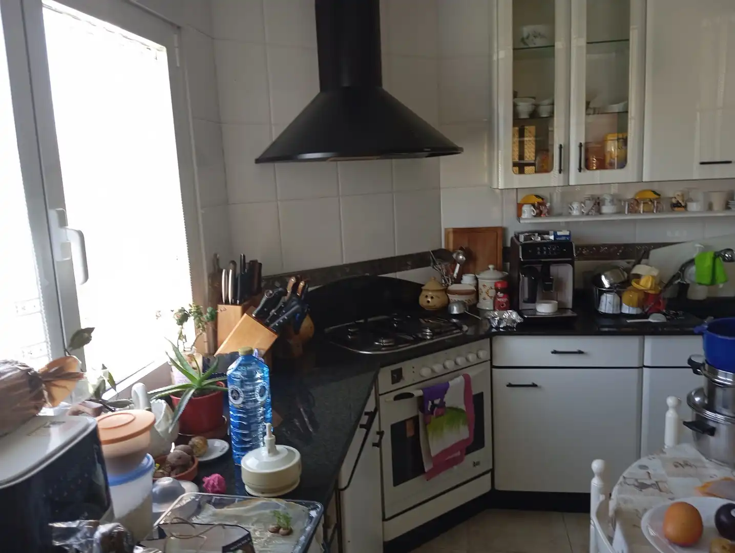 Cuina de Casa o xalet en venda en Carballo amb Calefacció, Jardí privat i Moblat