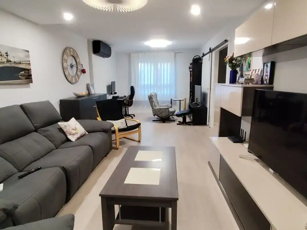 Sala d'estar de Pis en venda en Alcorcón amb Aire condicionat i Piscina