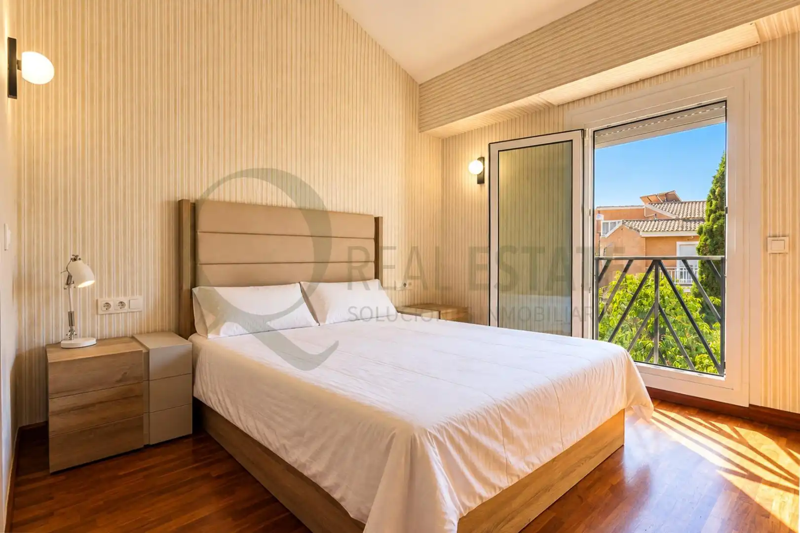 Schlafzimmer von Haus oder Chalet zum Verkauf in Alicante / Alacant mit Klimaanlage, Heizung und Privatgarten
