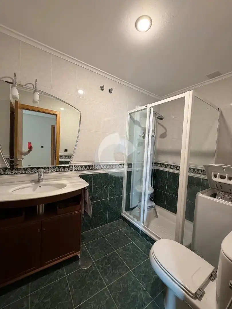 Baño de Dúplex de alquiler en Ourense Capital  con Calefacción