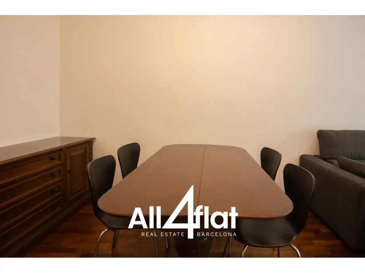Comedor de Piso de alquiler en Barcelona con Parquet y Balcón