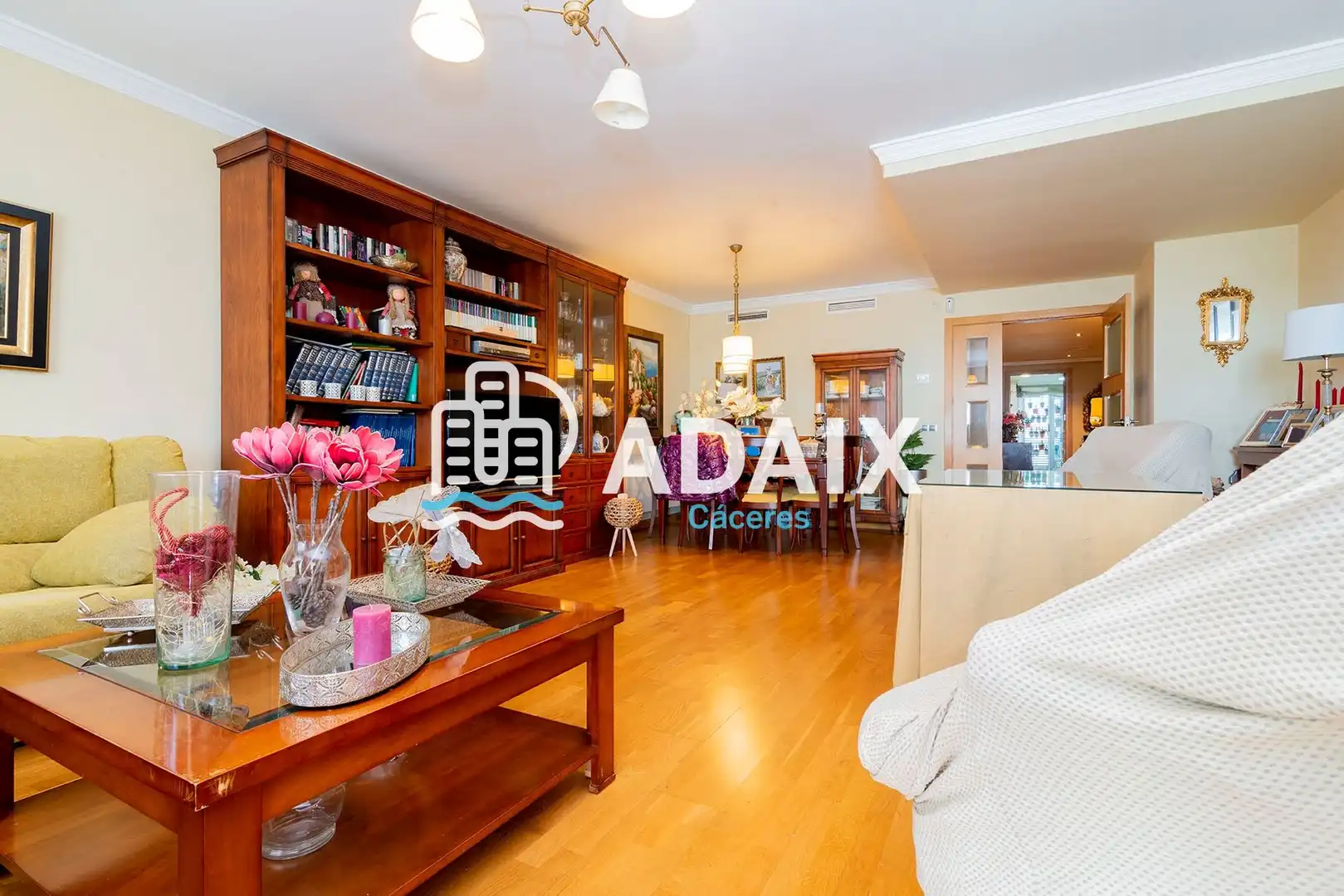 Vista exterior de Ático en venta en Cáceres con Aire acondicionado, Calefacción y Terraza
