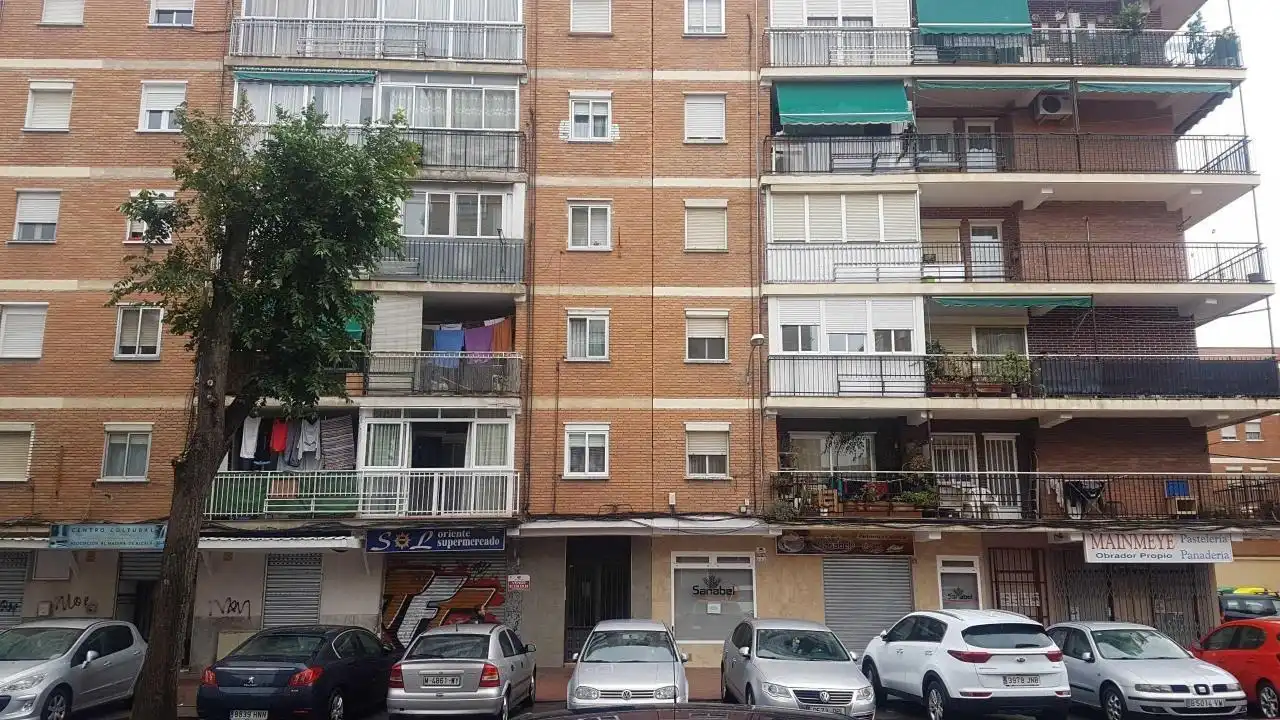 Vista exterior de Local en venda en Alcalá de Henares
