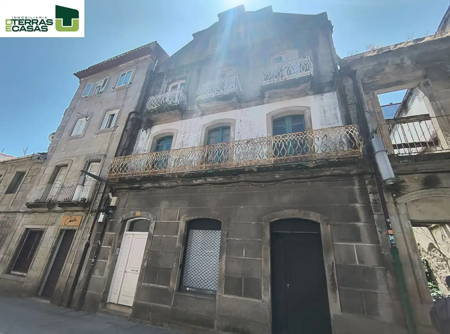Vista exterior de Pis en venda en Pontevedra Capital  amb Calefacció, Moblat i Forn