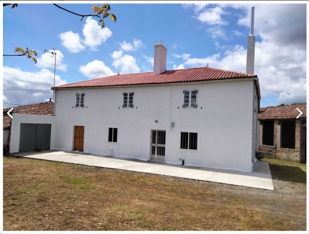 Vista exterior de Casa o xalet en venda en Melide amb Jardí privat i Traster