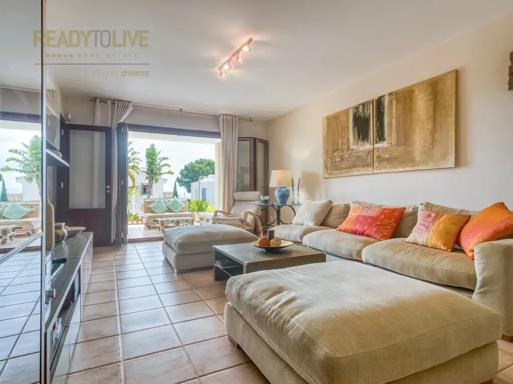 Wohnzimmer von Einfamilien-Reihenhaus zum Verkauf in Alcúdia mit Klimaanlage, Privatgarten und Terrasse