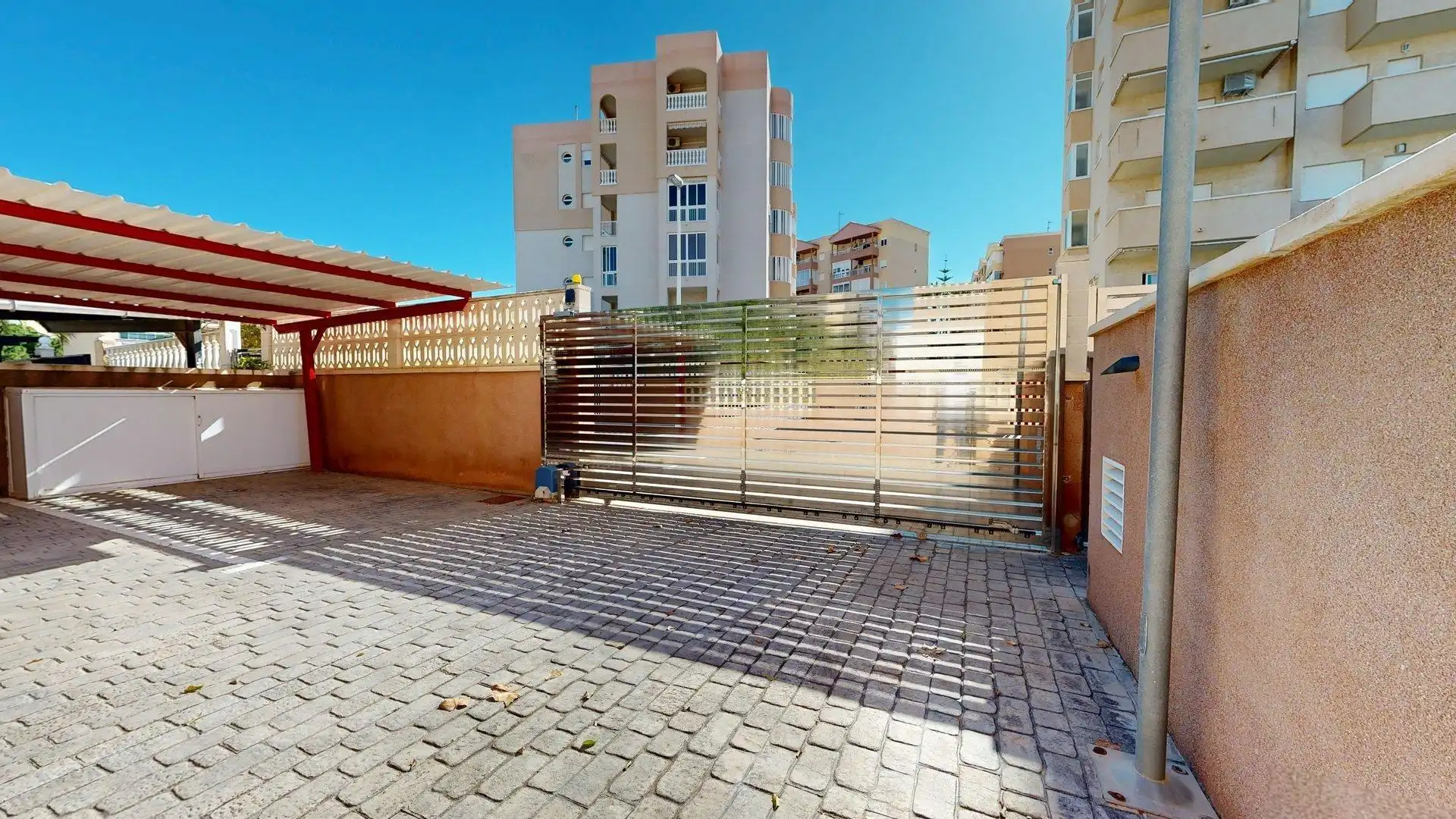 Aparcament de Apartament en venda en Elche / Elx amb Aire condicionat, Terrassa i Moblat